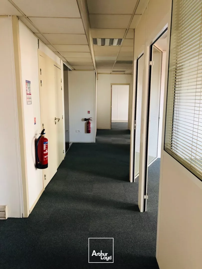 Bureaux à louer à MONTIGNY LE BRETONNEUX 78180