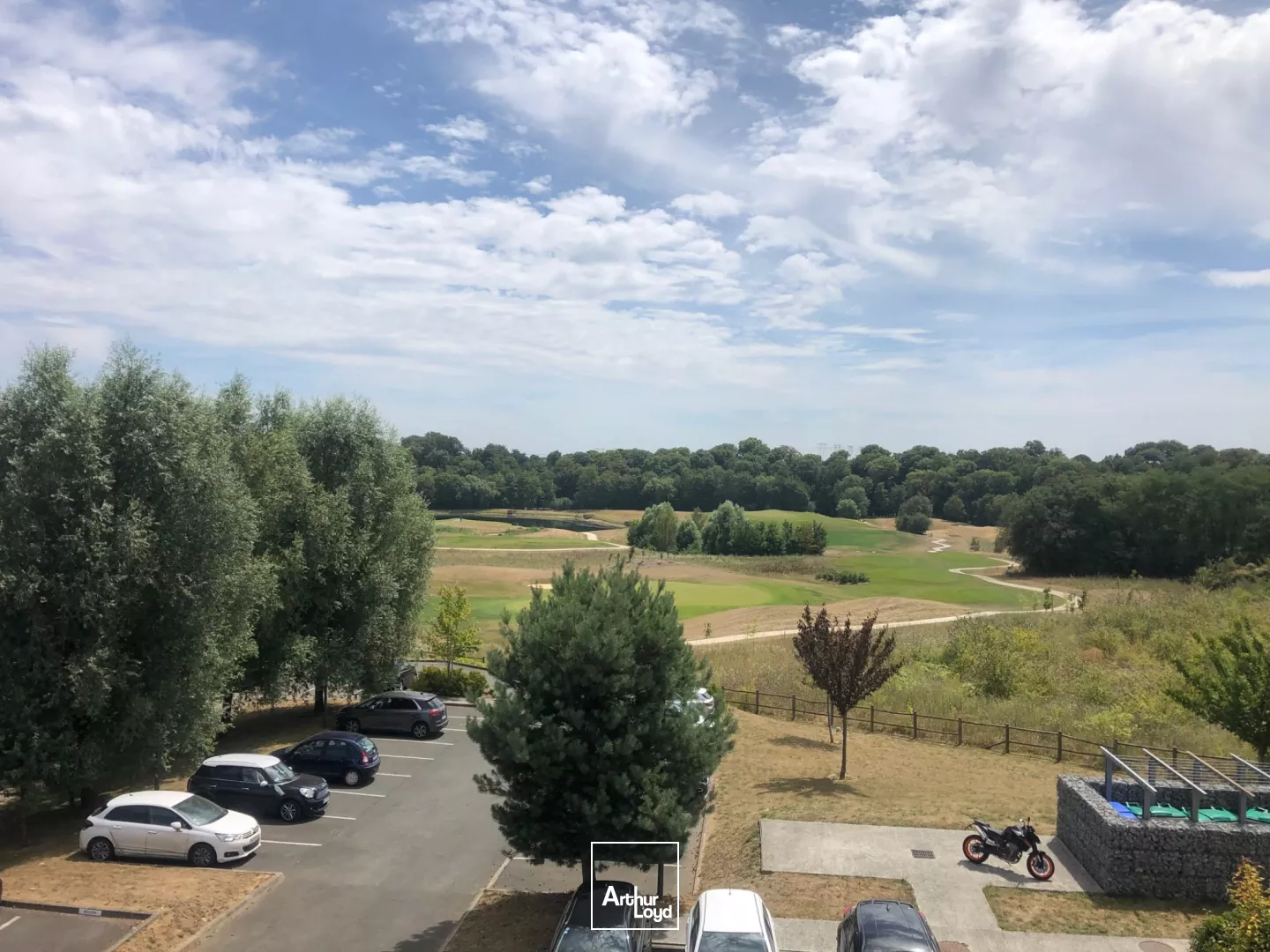 Bureaux à louer à Roissy - Immeuble Orion, 271 m² RDC & 318 m² 1er étage, BREEAM In Use Very Good, cadre paysager Golf