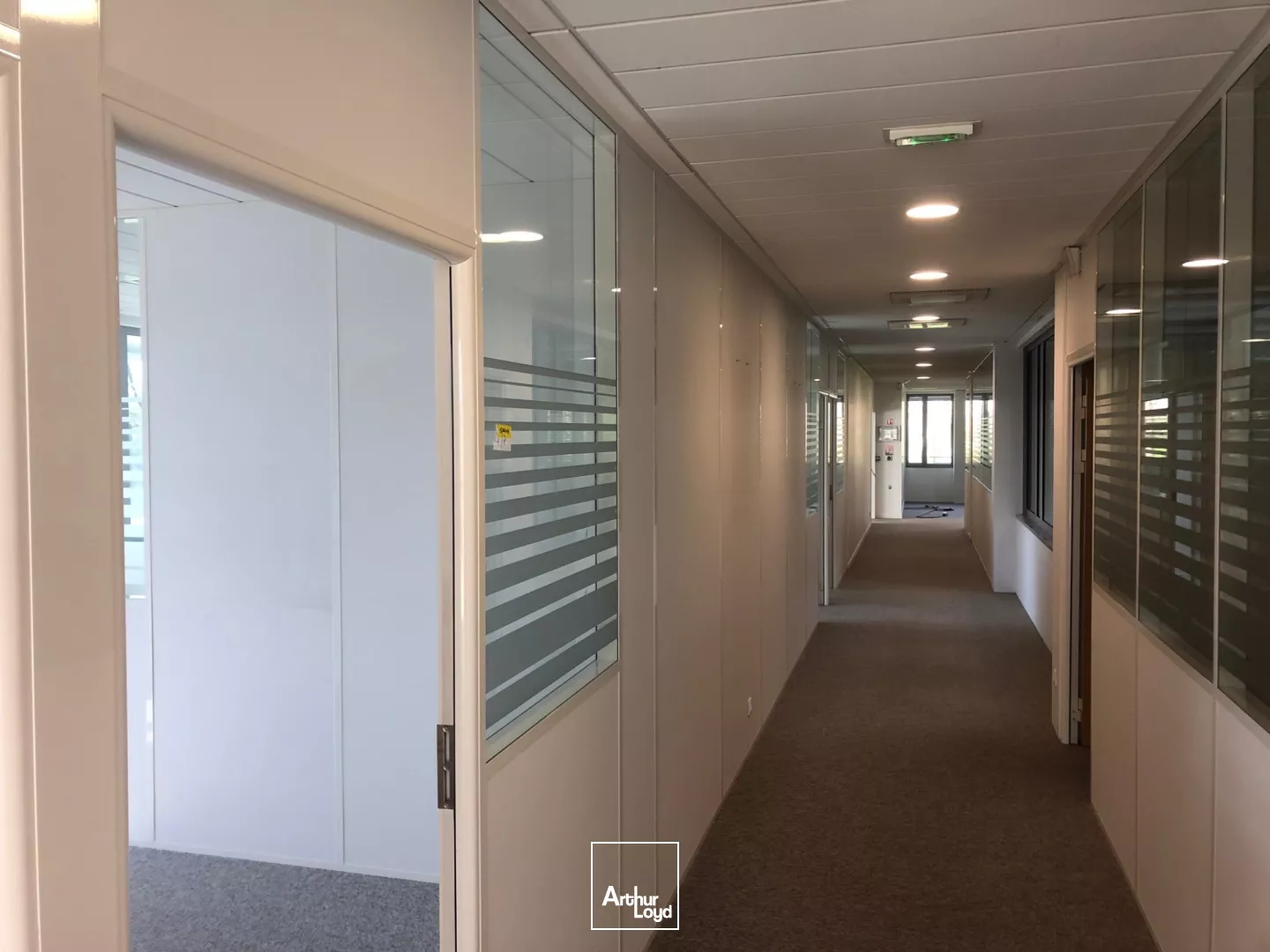 Bureaux à louer à Roissy - Immeuble Orion, 271 m² RDC & 318 m² 1er étage, BREEAM In Use Very Good, cadre paysager Golf