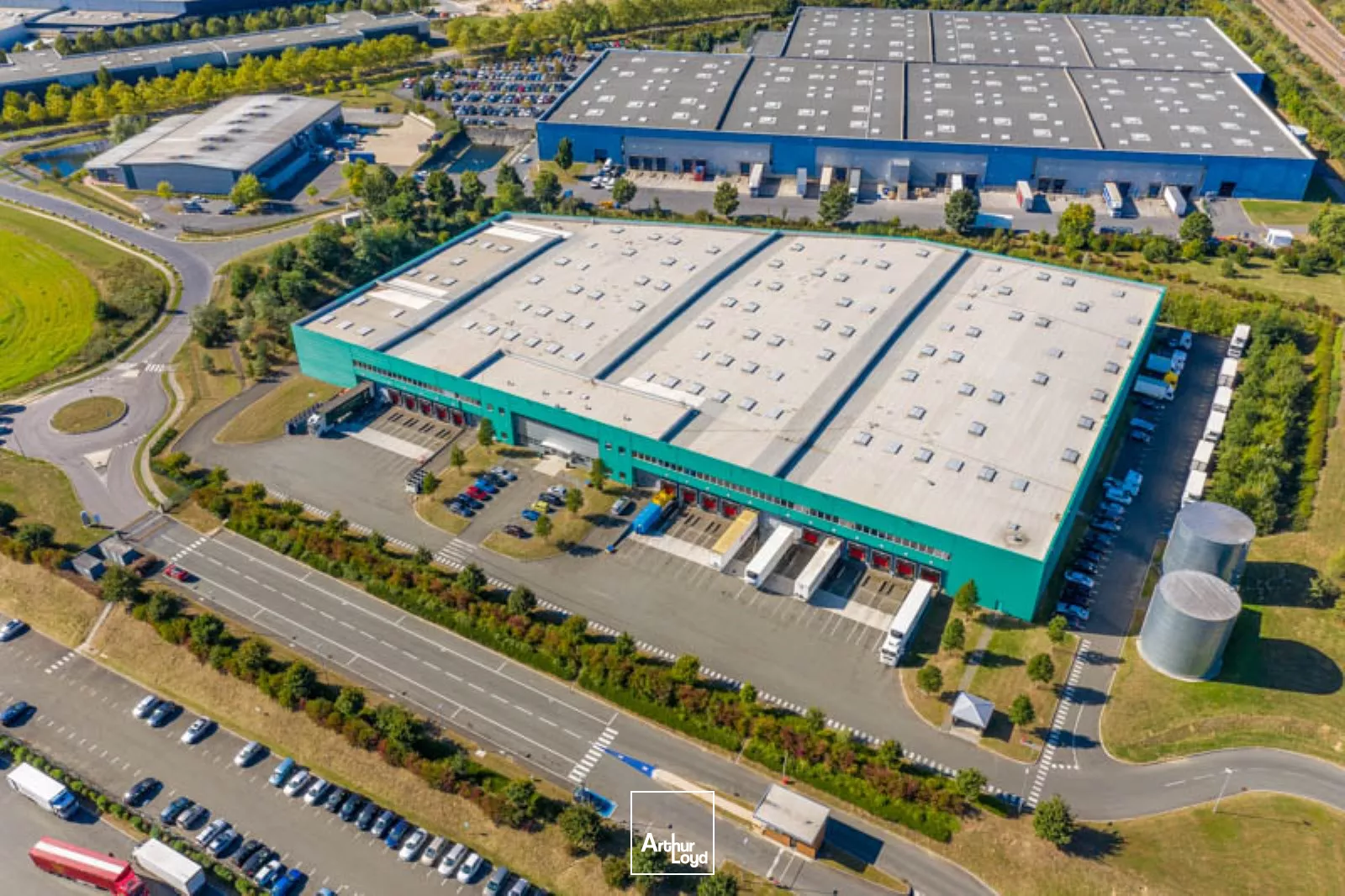 Entrepôt logistique à louer de dernière génération à Moussy-le-Neuf (5527 m² non divisibles). Bail dérogatoire possible