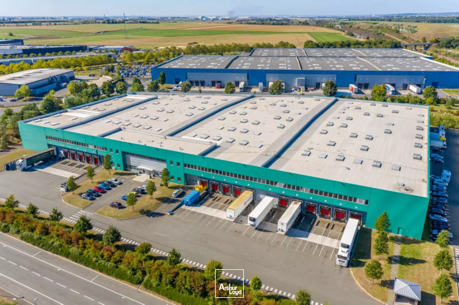 Entrepôt logistique à louer de dernière génération à Moussy-le-Neuf (5527 m² non divisibles). Bail dérogatoire possible