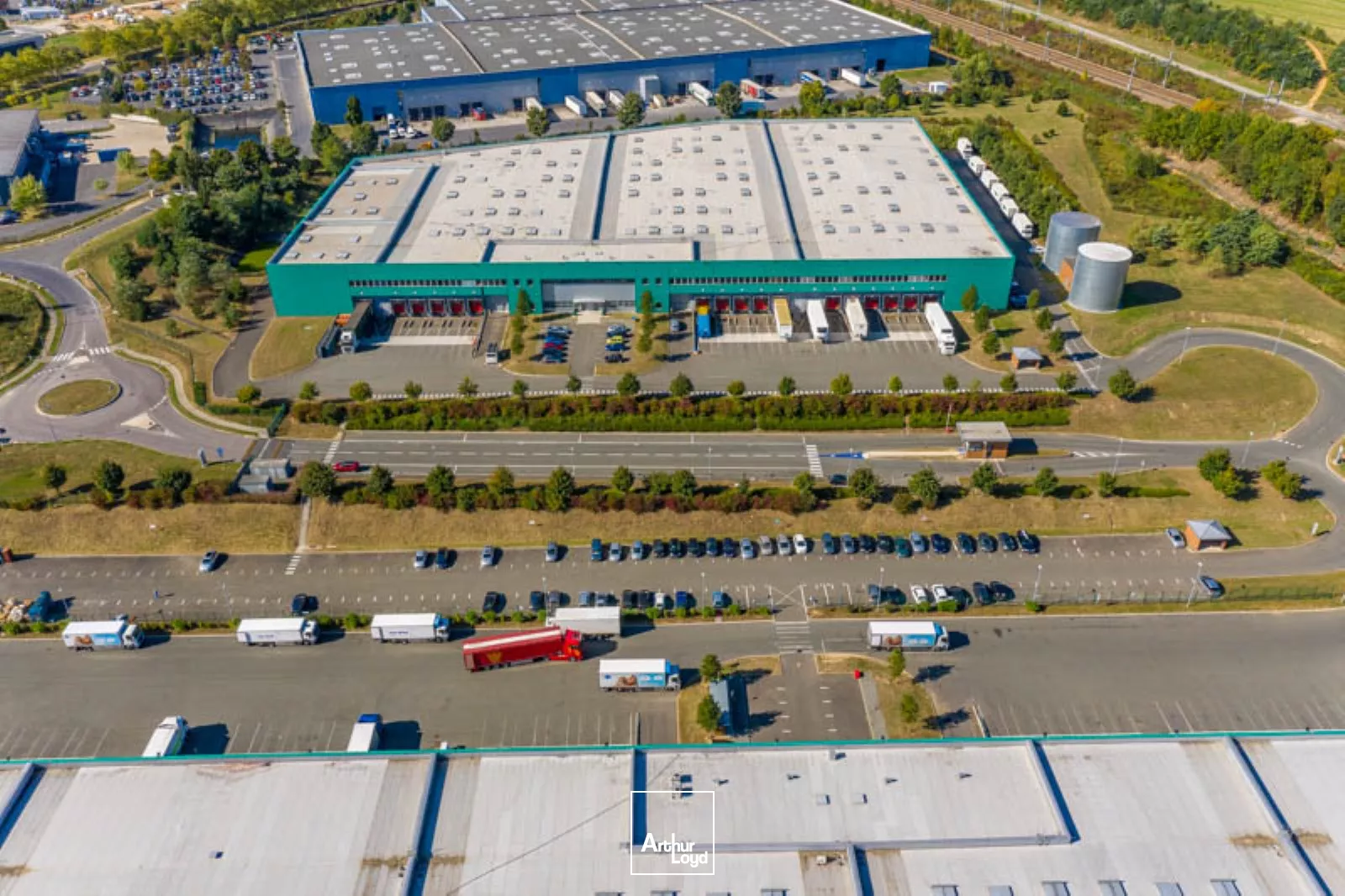 Entrepôt logistique à louer de dernière génération à Moussy-le-Neuf (5527 m² non divisibles). Bail dérogatoire possible