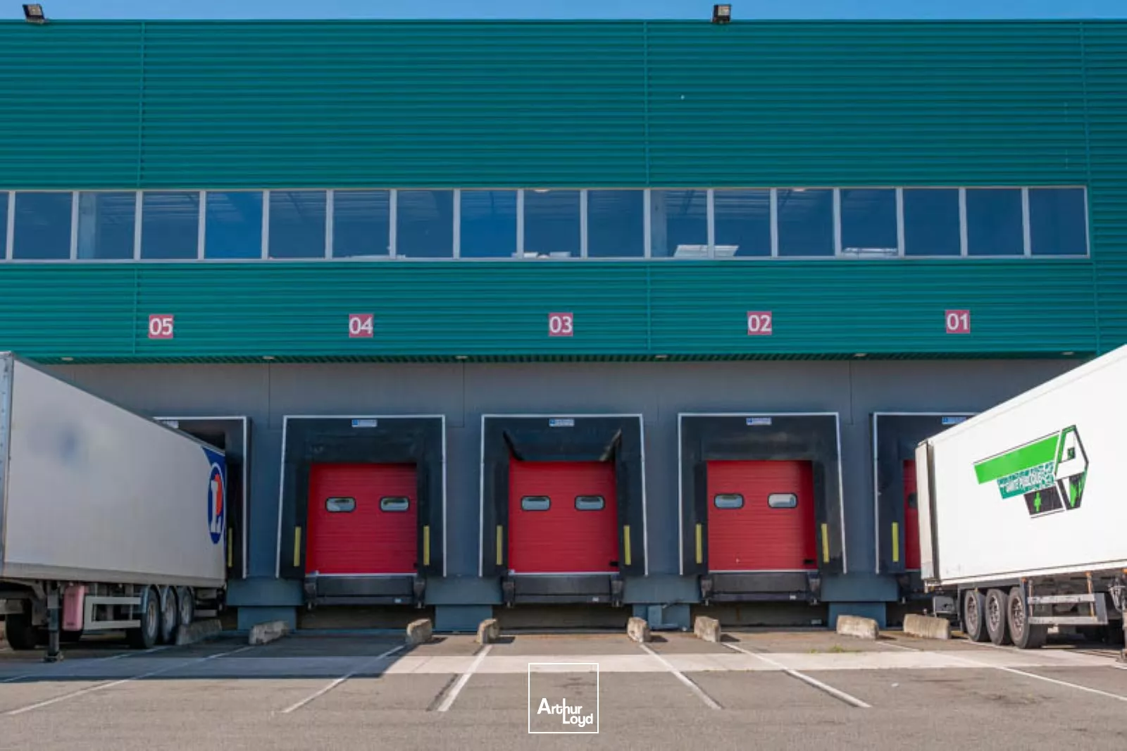 Entrepôt logistique à louer de dernière génération à Moussy-le-Neuf (5527 m² non divisibles). Bail dérogatoire possible