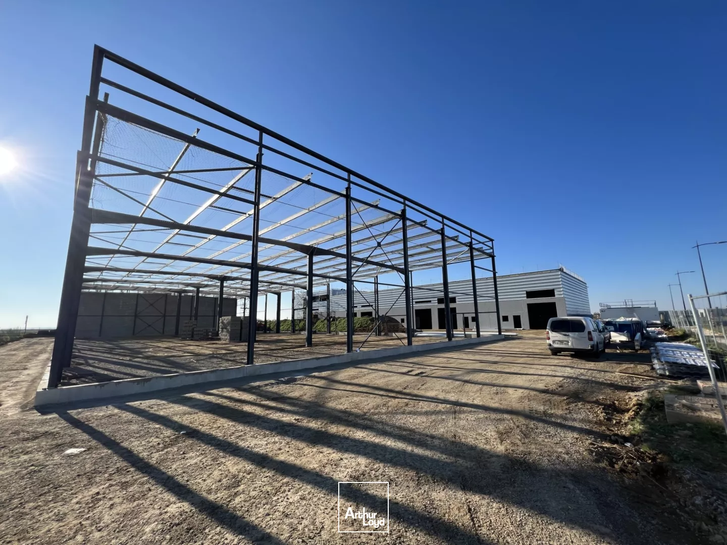 Locaux d'activités neufs modulables - Cellules 370 et 298 m² - Le Mesnil Amelot, accès A1, A104, RER B Roissy