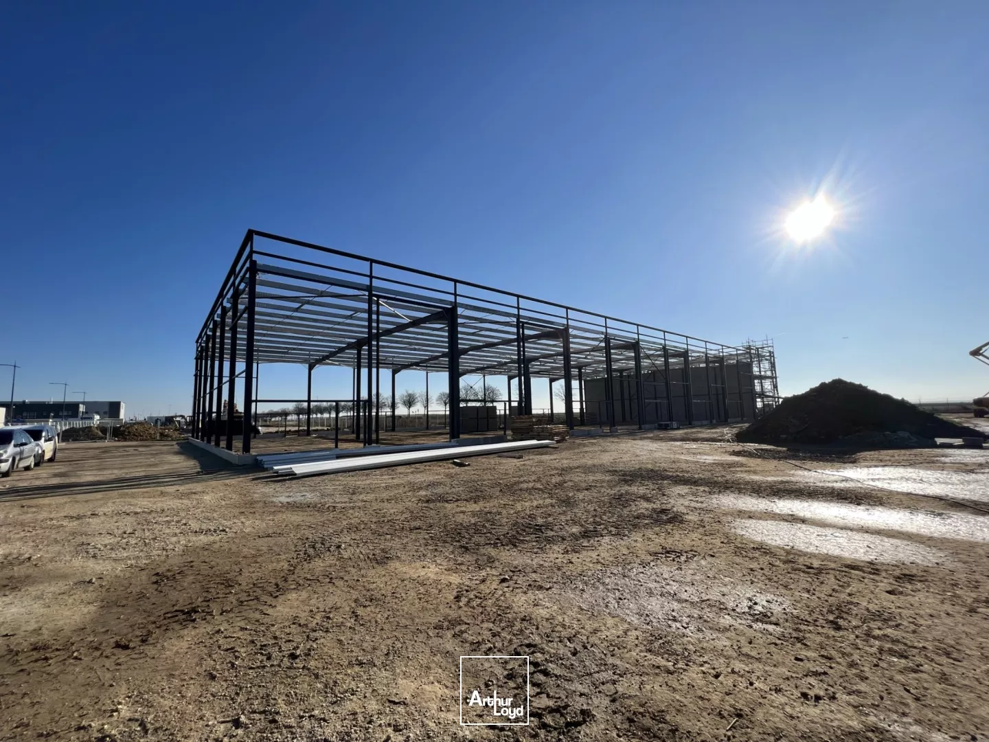 Locaux d'activités neufs modulables - Cellules 370 et 298 m² - Le Mesnil Amelot, accès A1, A104, RER B Roissy