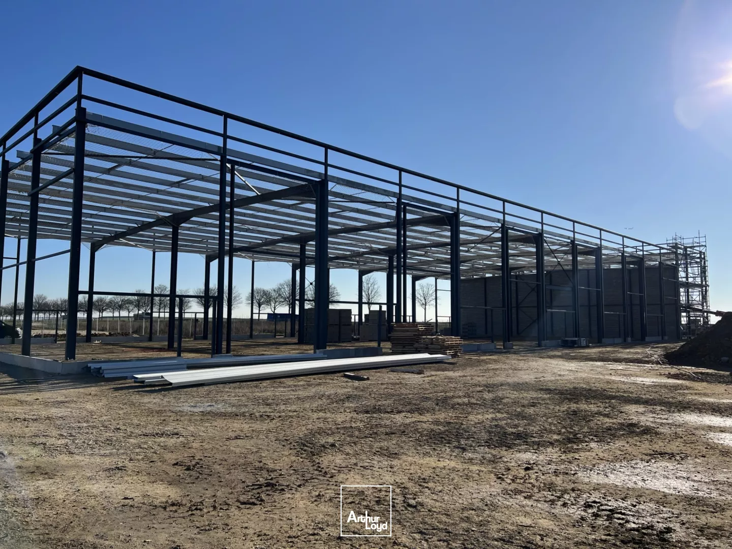 Locaux d'activités neufs modulables - Cellules 370 et 298 m² - Le Mesnil Amelot, accès A1, A104, RER B Roissy