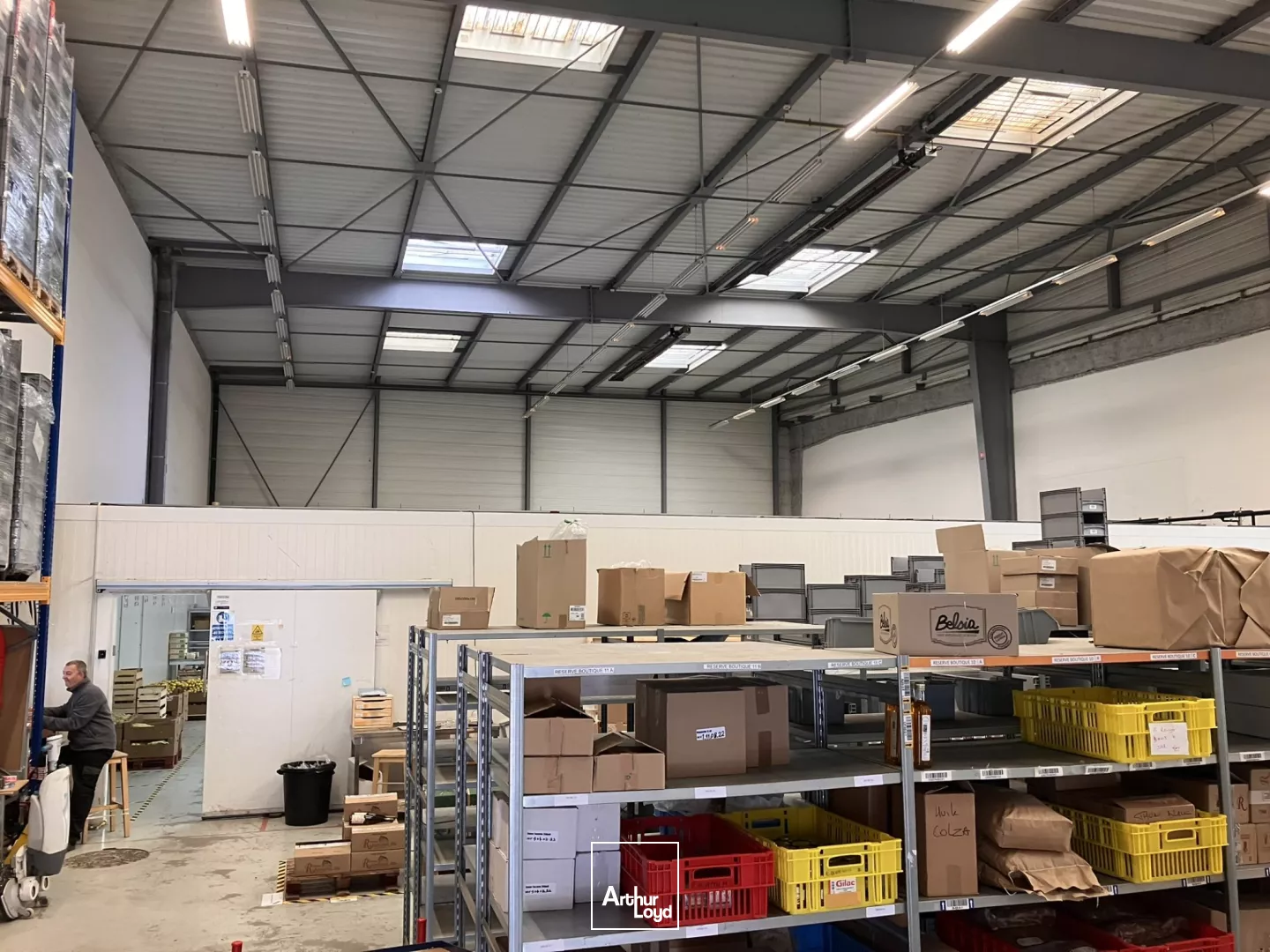 Complexe d'activités URBAPARC - 4 519 m² divisibles à louer - Gateway Paris Nord - Autoroute A86 - Métro