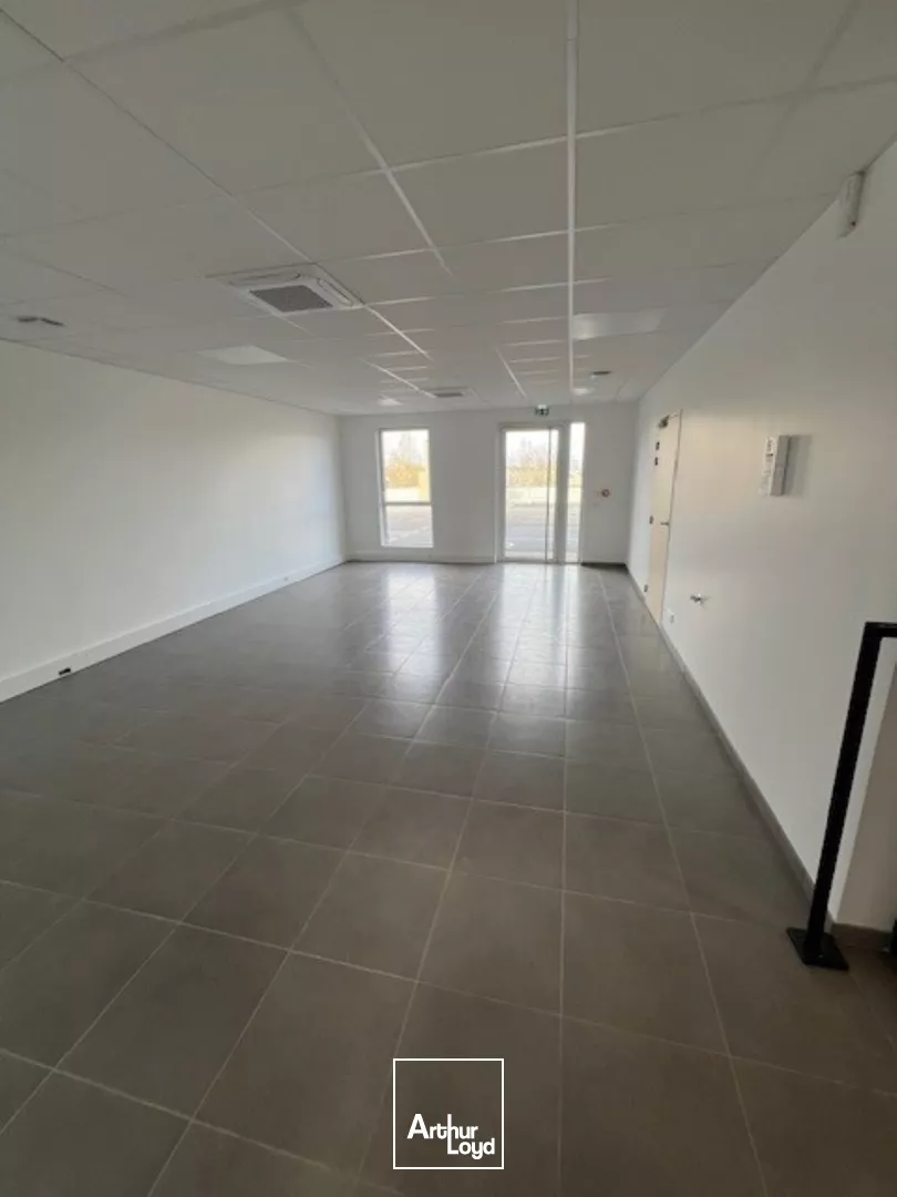 Locaux d'activité à louer à ELANCOURT 78990