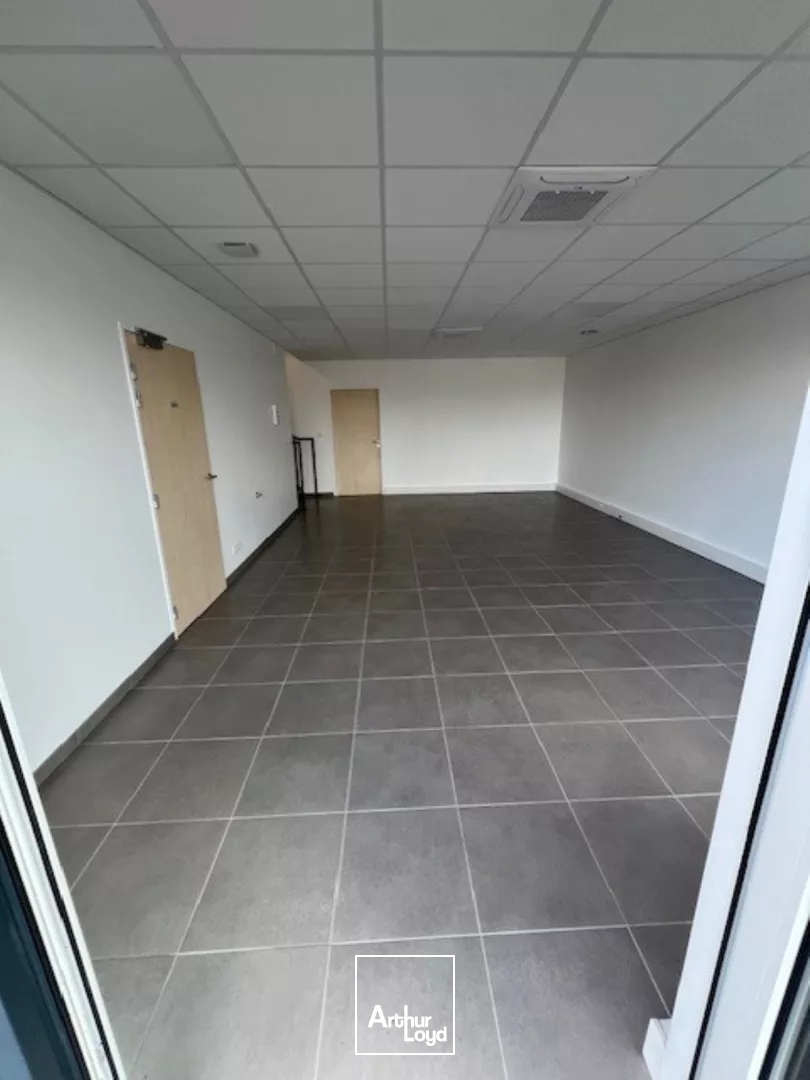 Locaux d'activité à louer à ELANCOURT 78990