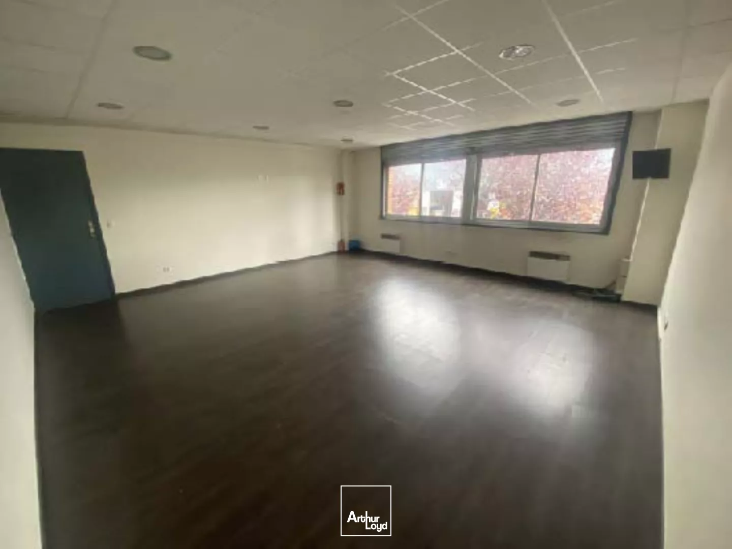 Locaux d'activités divisibles à louer 918 m² au Bourget - accès A1, RER B & CDG, adaptés poids lourds