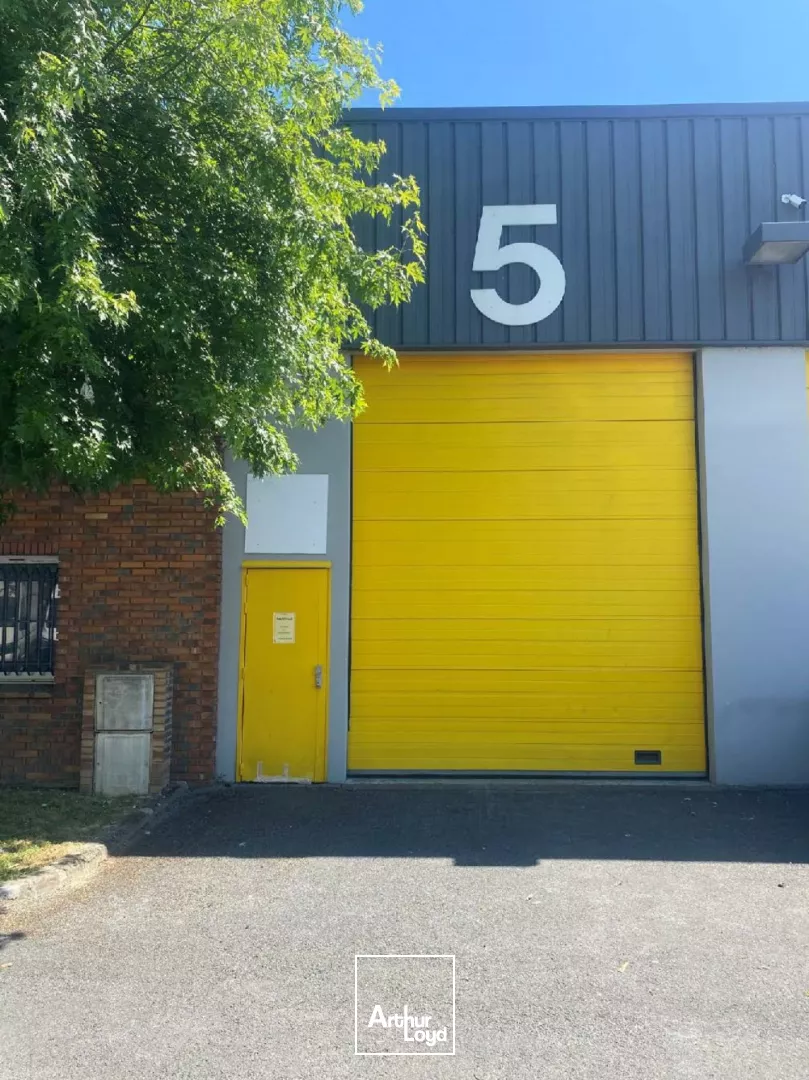 Locaux d'activités divisibles à louer 918 m² au Bourget - accès A1, RER B & CDG, adaptés poids lourds