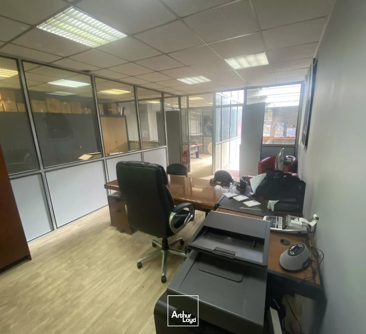 Locaux d'activités divisibles à louer 918 m² au Bourget - accès A1, RER B & CDG, adaptés poids lourds