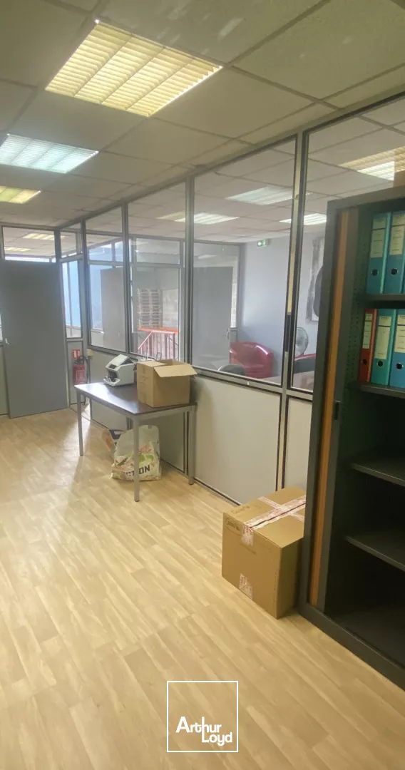 Locaux d'activités divisibles à louer 918 m² au Bourget - accès A1, RER B & CDG, adaptés poids lourds