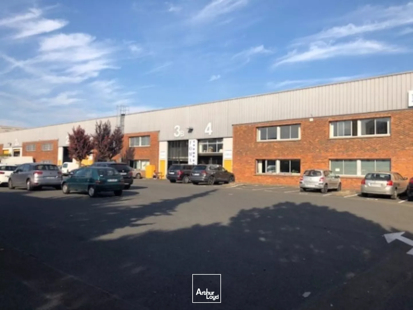 Locaux d'activités divisibles à louer 918 m² au Bourget - accès A1, RER B & CDG, adaptés poids lourds