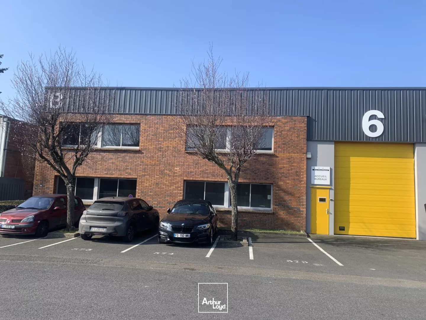 Locaux d'activités divisibles à louer 918 m² au Bourget - accès A1, RER B & CDG, adaptés poids lourds