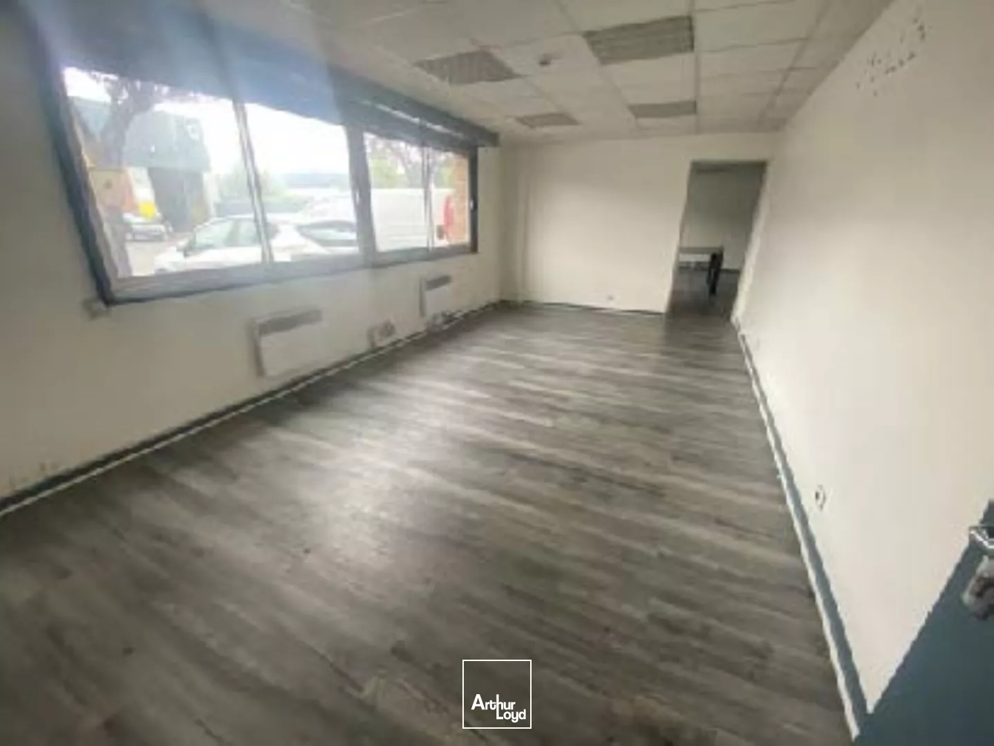 Locaux d'activités divisibles à louer 918 m² au Bourget - accès A1, RER B & CDG, adaptés poids lourds