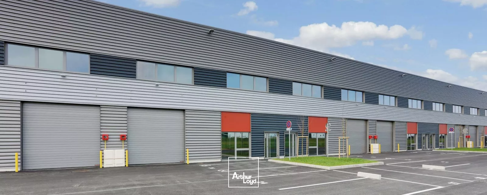 Locaux d'activité récent au Thillay - Modulable dès 370 m², au coeur du Grand Paris et de ses axes routiers