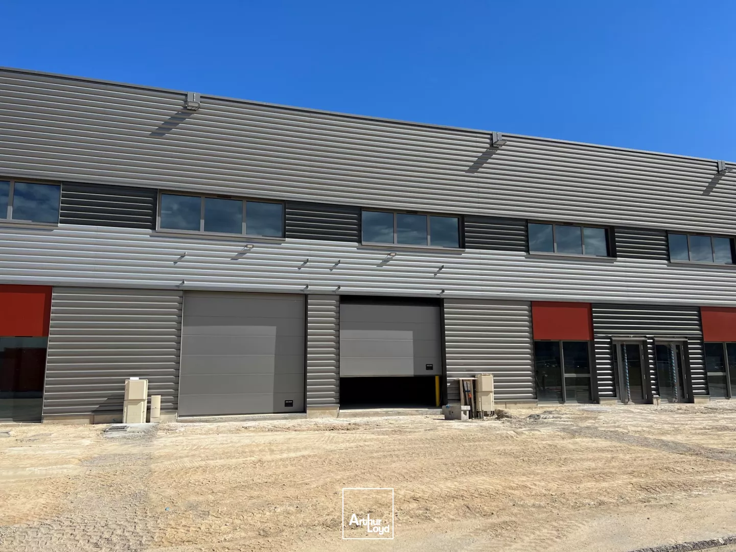 Locaux d'activité récent au Thillay - Modulable dès 370 m², au coeur du Grand Paris et de ses axes routiers