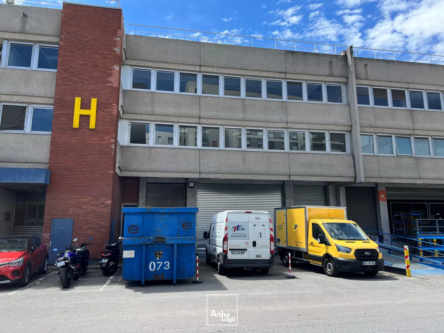 Saint-Ouen - Location de locaux d'activités et entrepôts à quai polyvalents avec bureaux, dès 559 m²