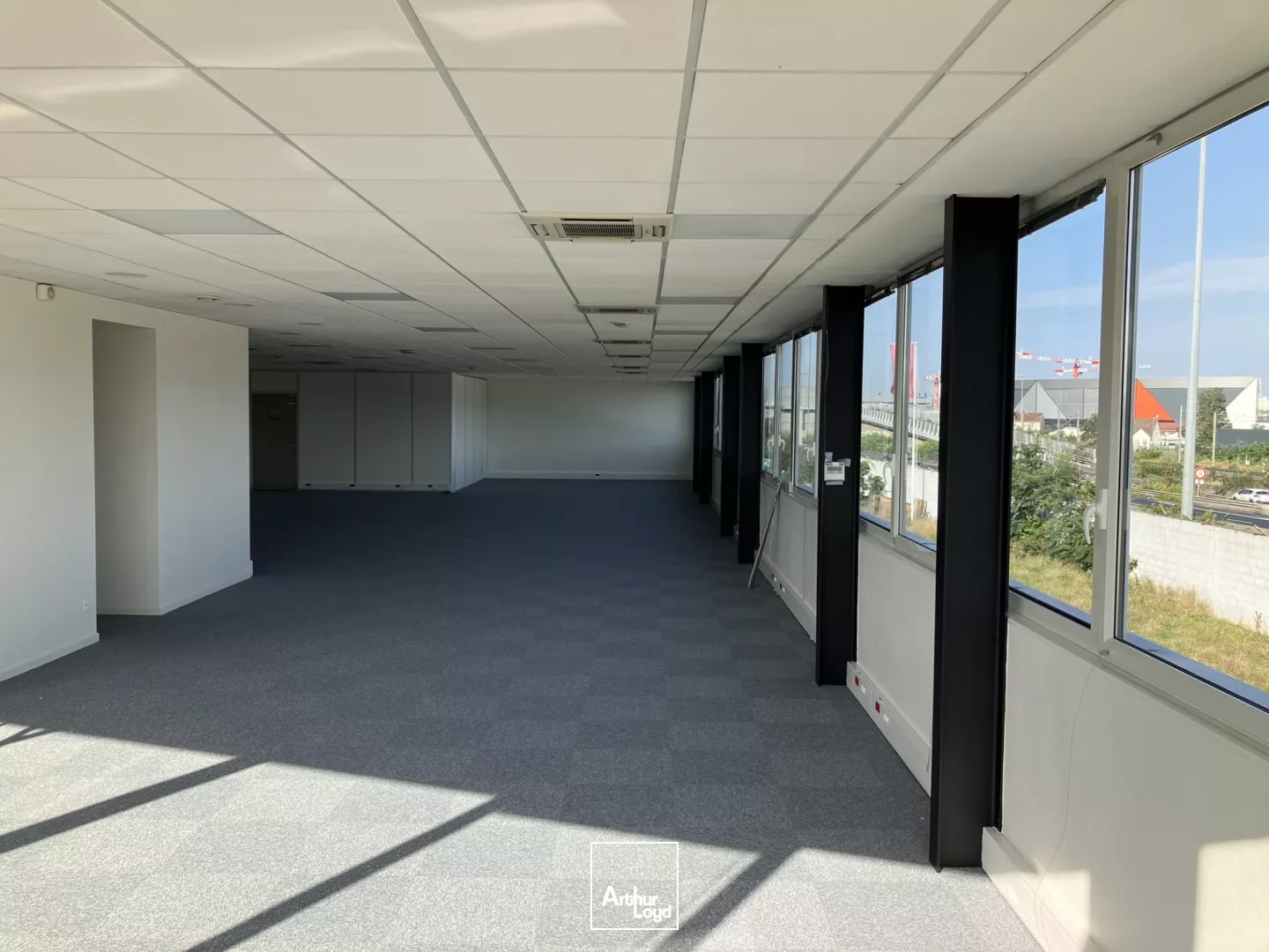 Parc d'activités premium à La Courneuve : A la location, locaux modulables et sécurisés pour vos projets à partir de 956 m2