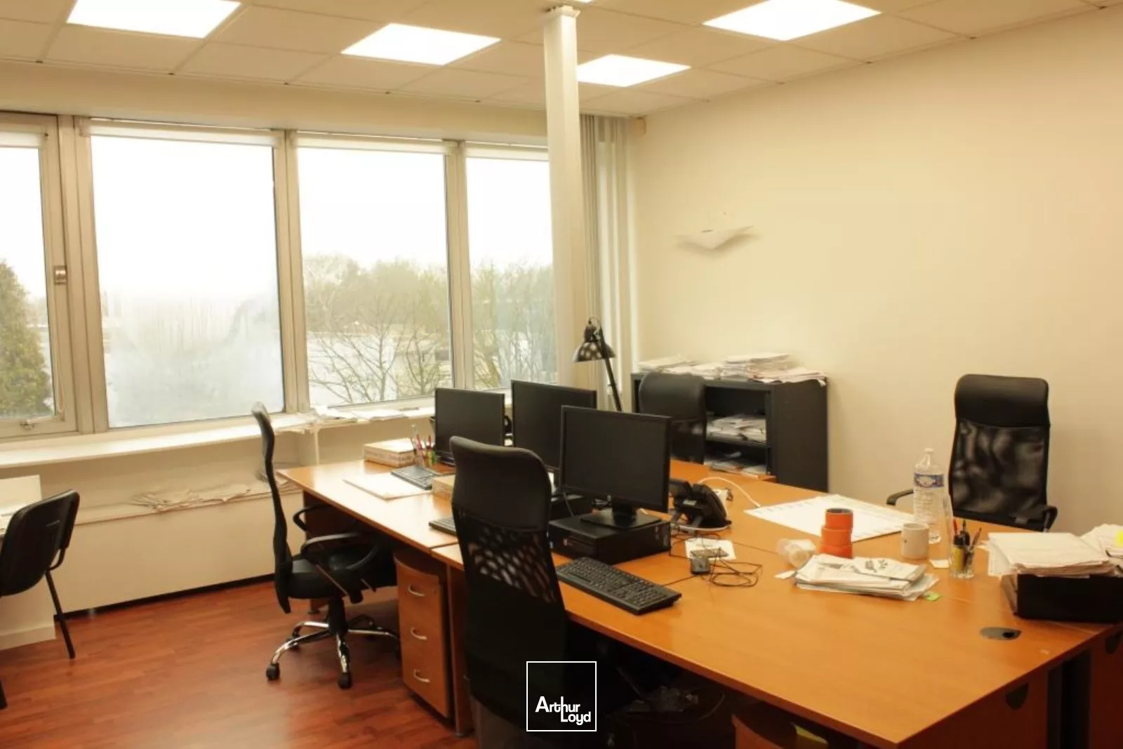 Activités et Bureaux à louer à MONTIGNY LE BRETONNEUX 78180