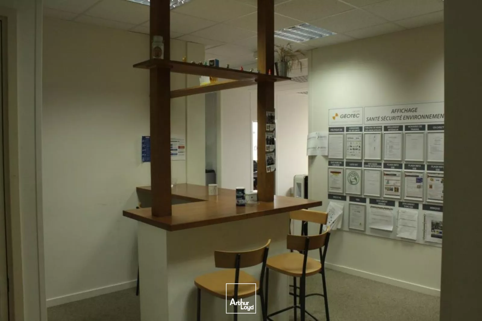 Activités et Bureaux à louer à MONTIGNY LE BRETONNEUX 78180