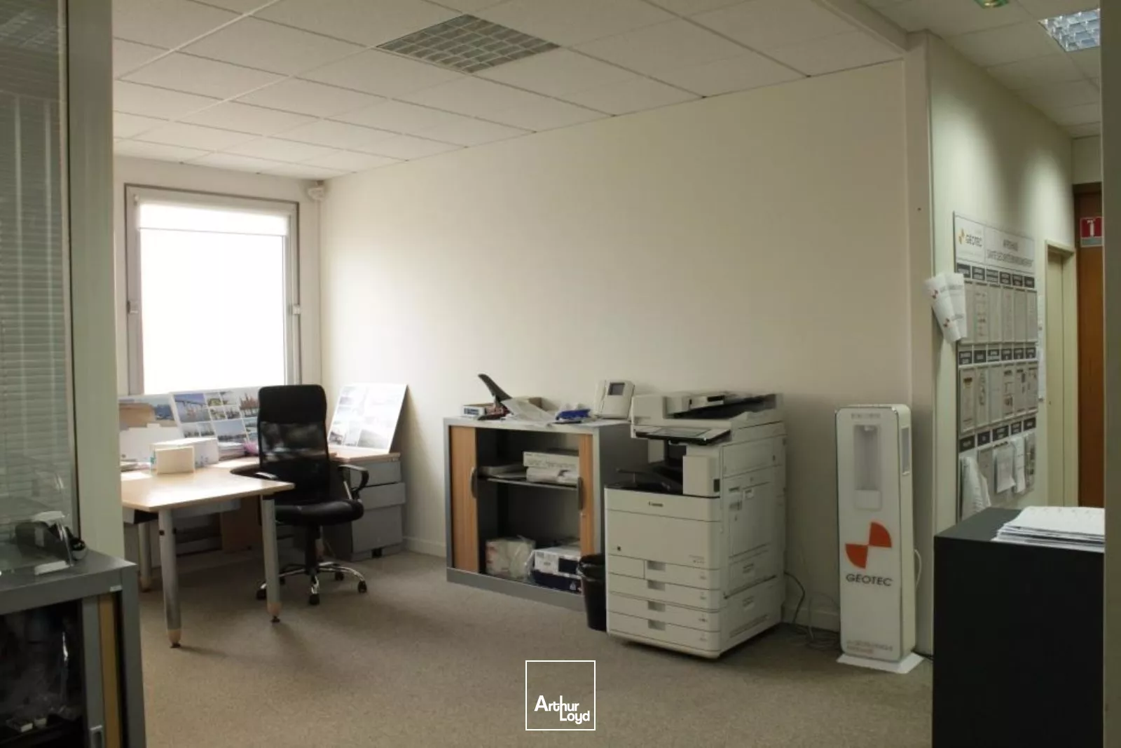 Activités et Bureaux à louer à MONTIGNY LE BRETONNEUX 78180