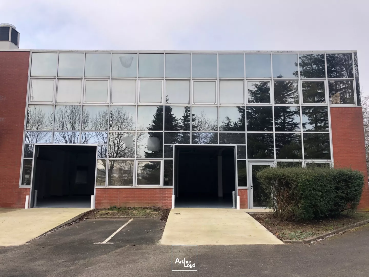 Activités et Bureaux à louer à LES ULIS 91940