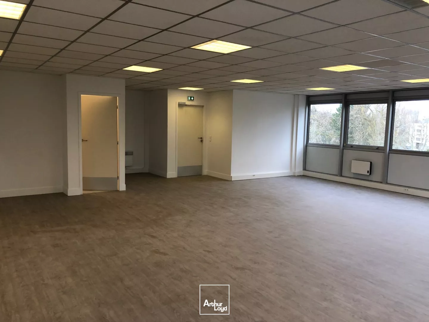 Activités et Bureaux à louer à LES ULIS 91940