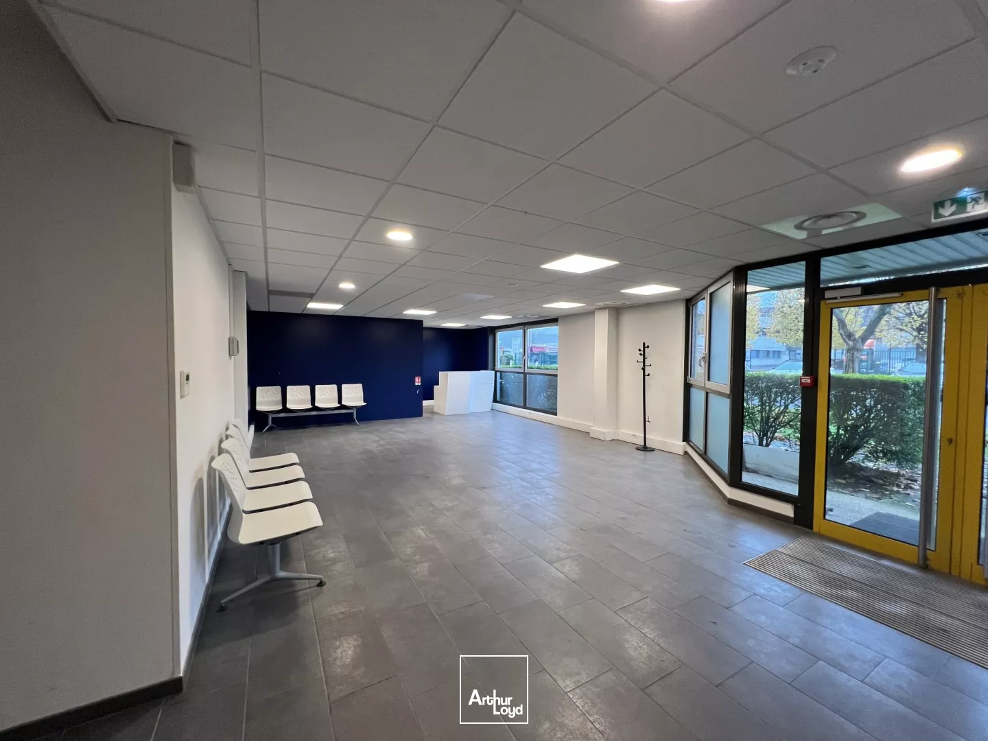Location locaux d'activité et bureaux modulables - Surface de 4174 m2 divisibles à partir de 760 m2 - Le Mesnil Amelot, proche Paris CDG