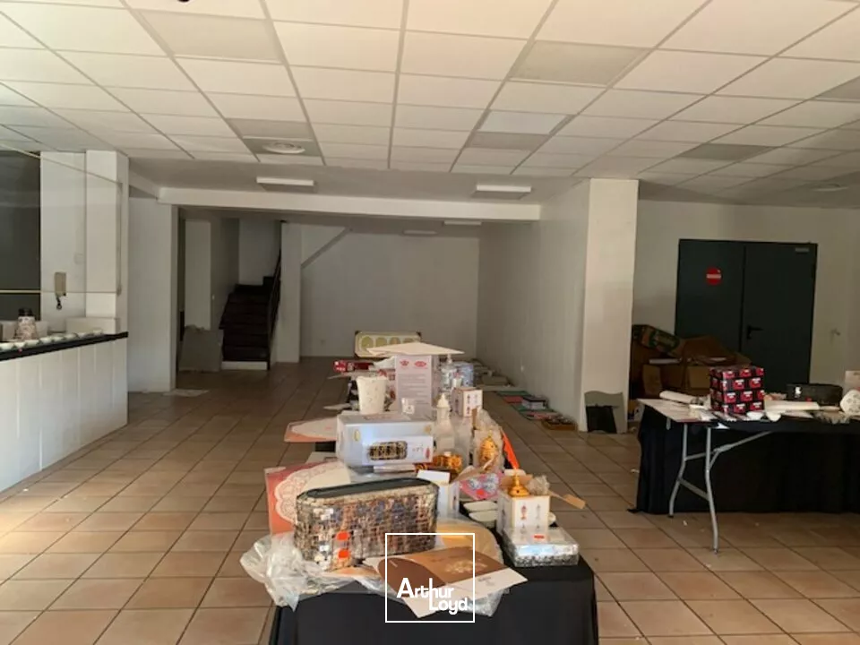 AVIGNON PERIPHERIE local commercial à louer d'environ 270 m2 