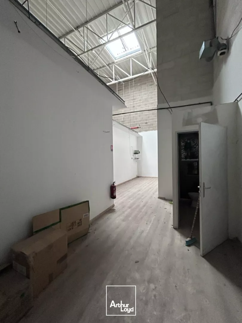 LOCAL COMMERCIAL à LOUER de 299 m²