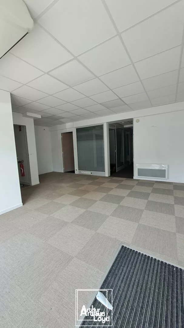 BUREAUX location à LUBERSAC 19210