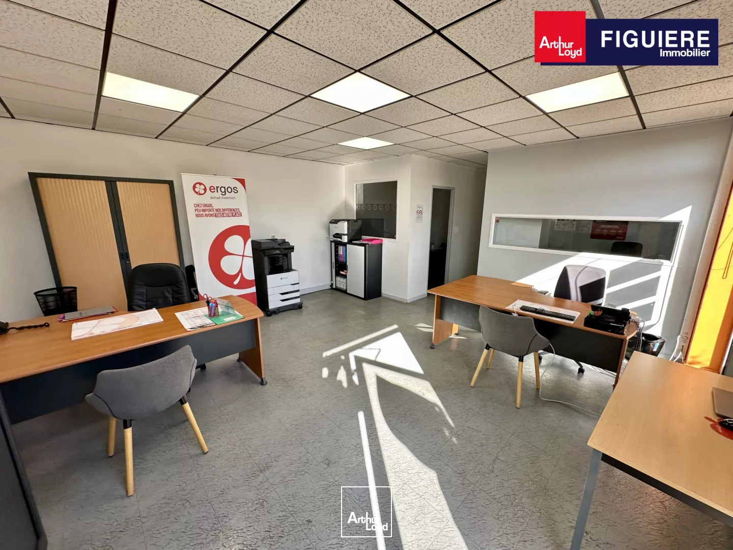 Bureaux a louer en RDC avec visibilité de la D9 et parking 