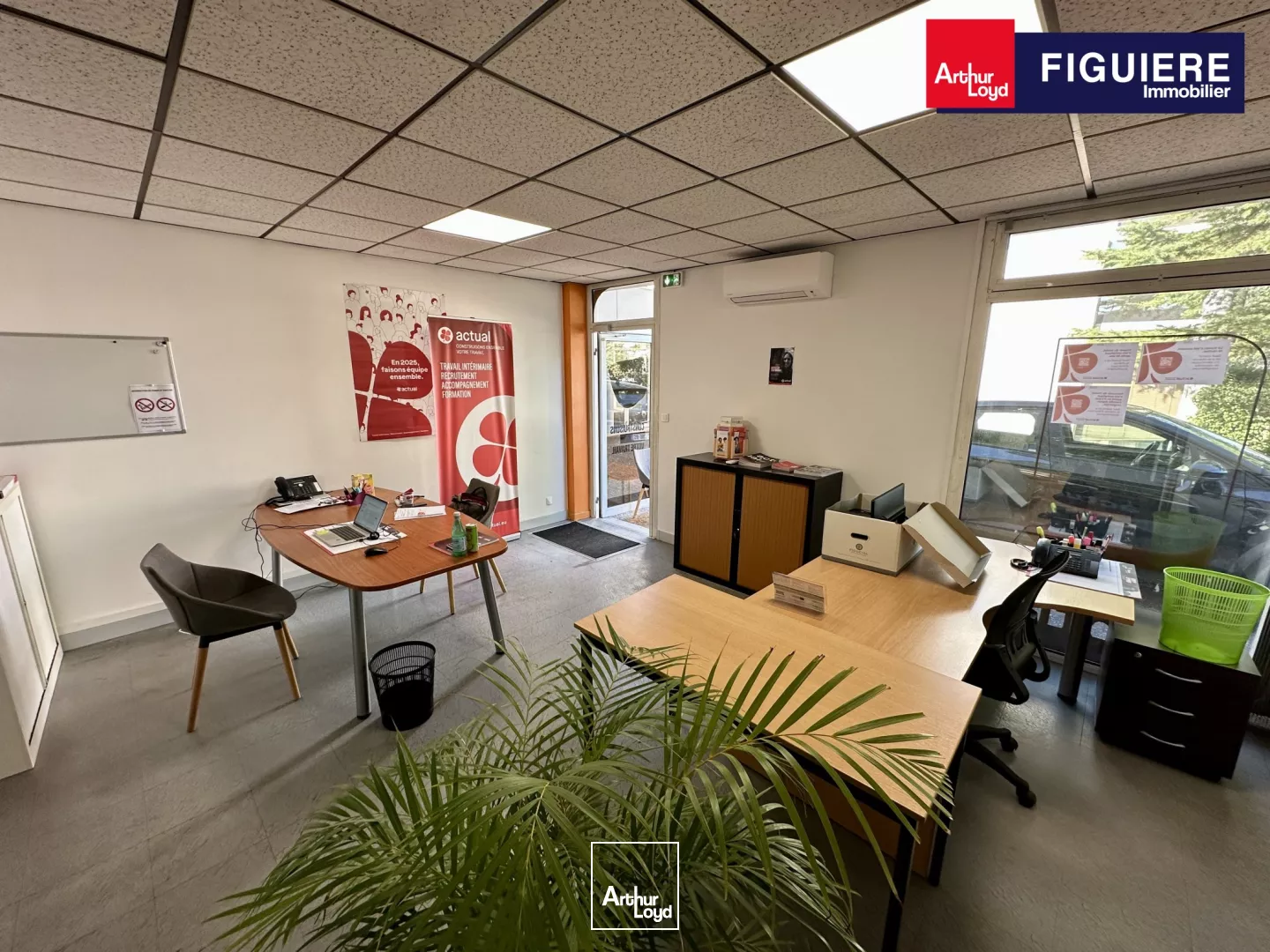 Bureaux a louer en RDC avec visibilité de la D9 et parking 