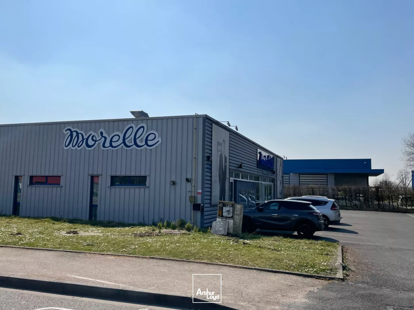Local commercial 720 m² - Idéal grande surface, showroom ou activité mixte - Dechy