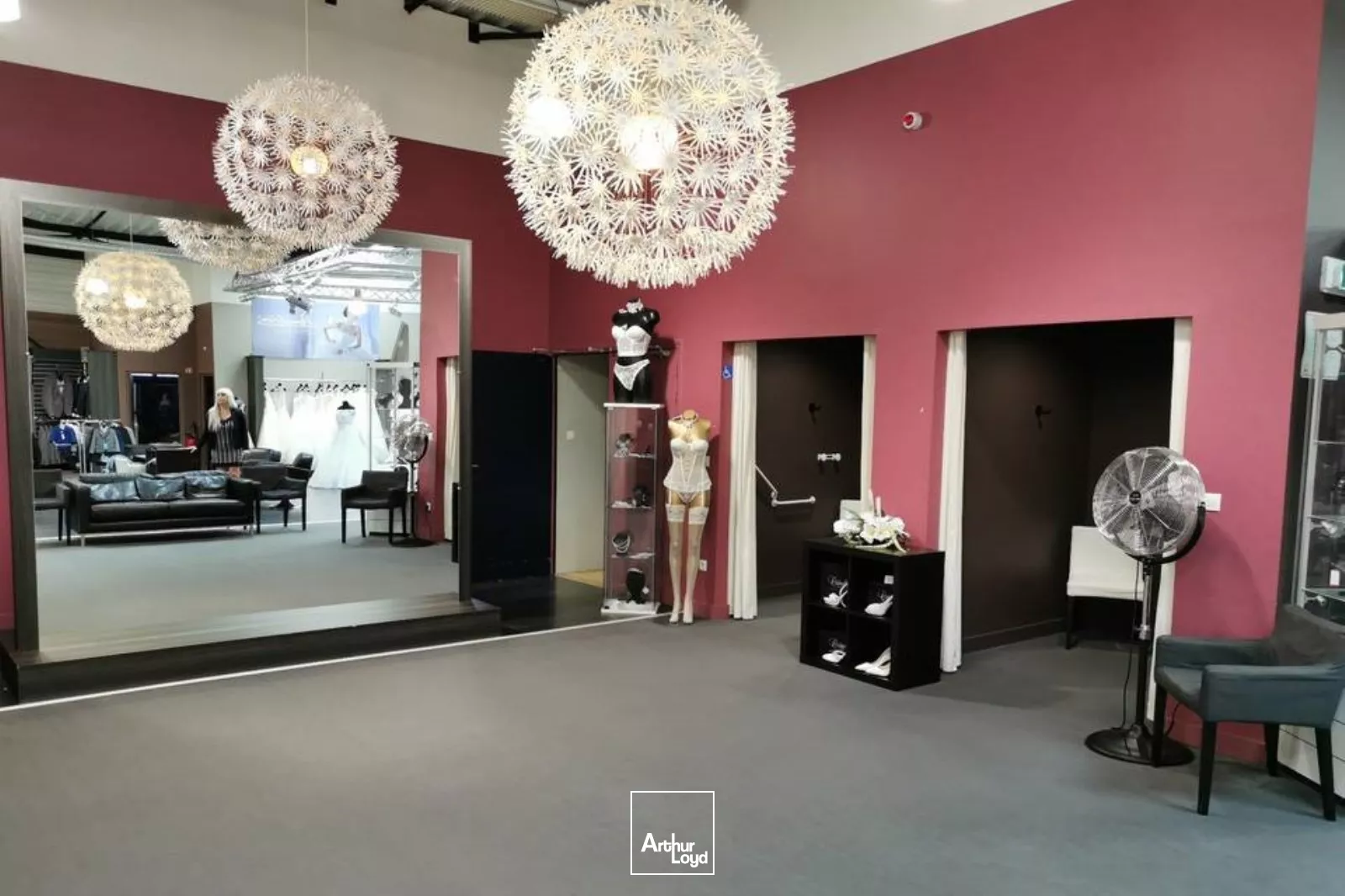 Local commercial 720 m² - Idéal grande surface, showroom ou activité mixte - Dechy