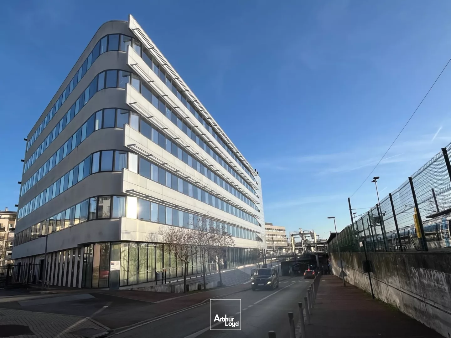 IMMEUBLE DE BUREAUX A LOUER PIED DE GARE ERMONT-EAUBONNE