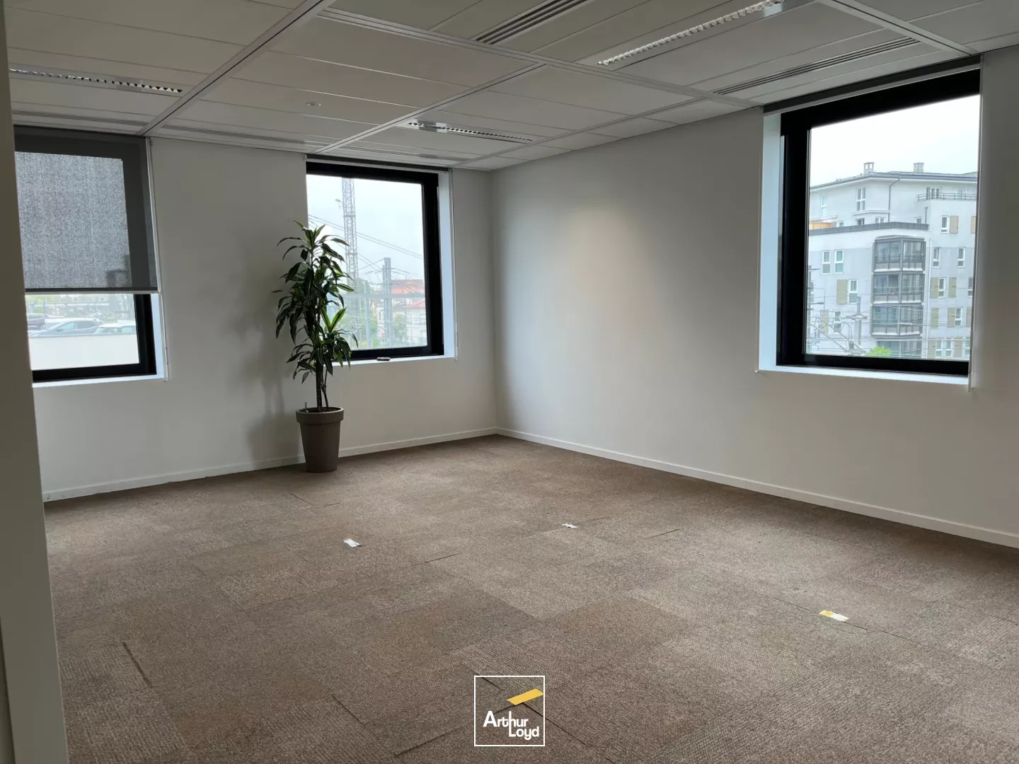 IMMEUBLE DE BUREAUX A LOUER PIED DE GARE ERMONT-EAUBONNE