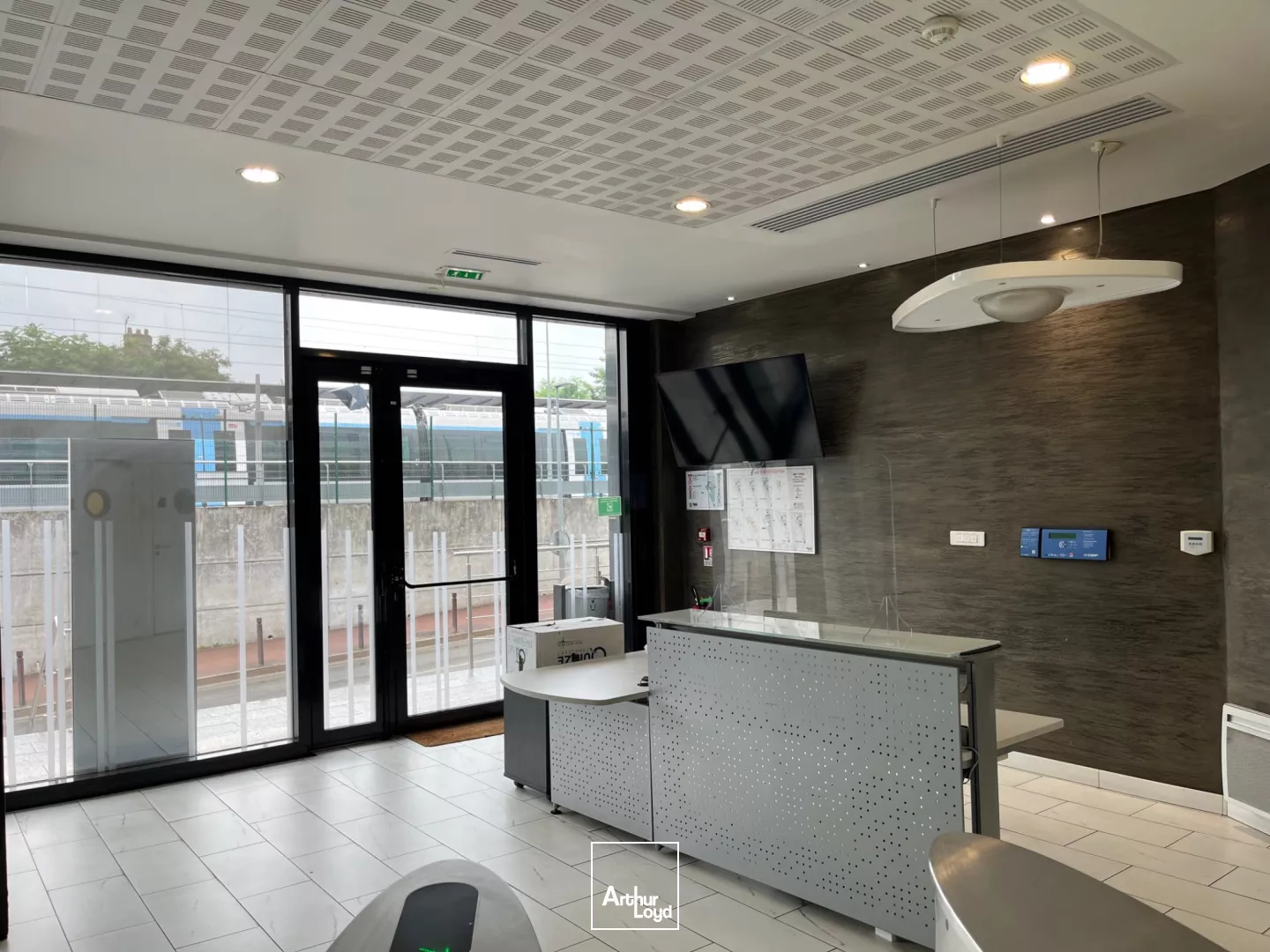 IMMEUBLE DE BUREAUX A LOUER PIED DE GARE ERMONT-EAUBONNE