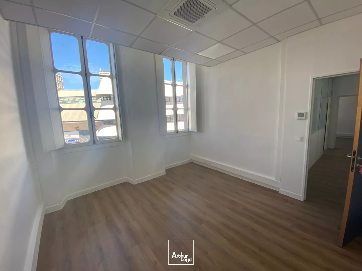 Bureaux rénovés à louer - Rue de la République - 13002 Marseille