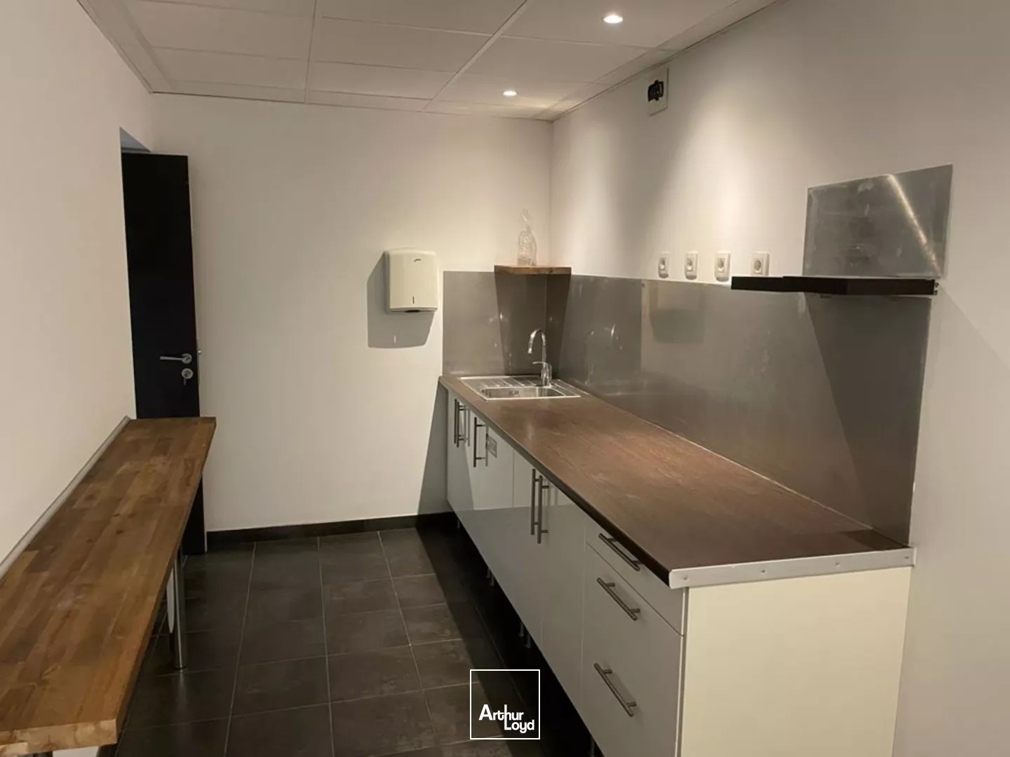 Bureaux rénovés à louer - Rue de la République - 13002 Marseille