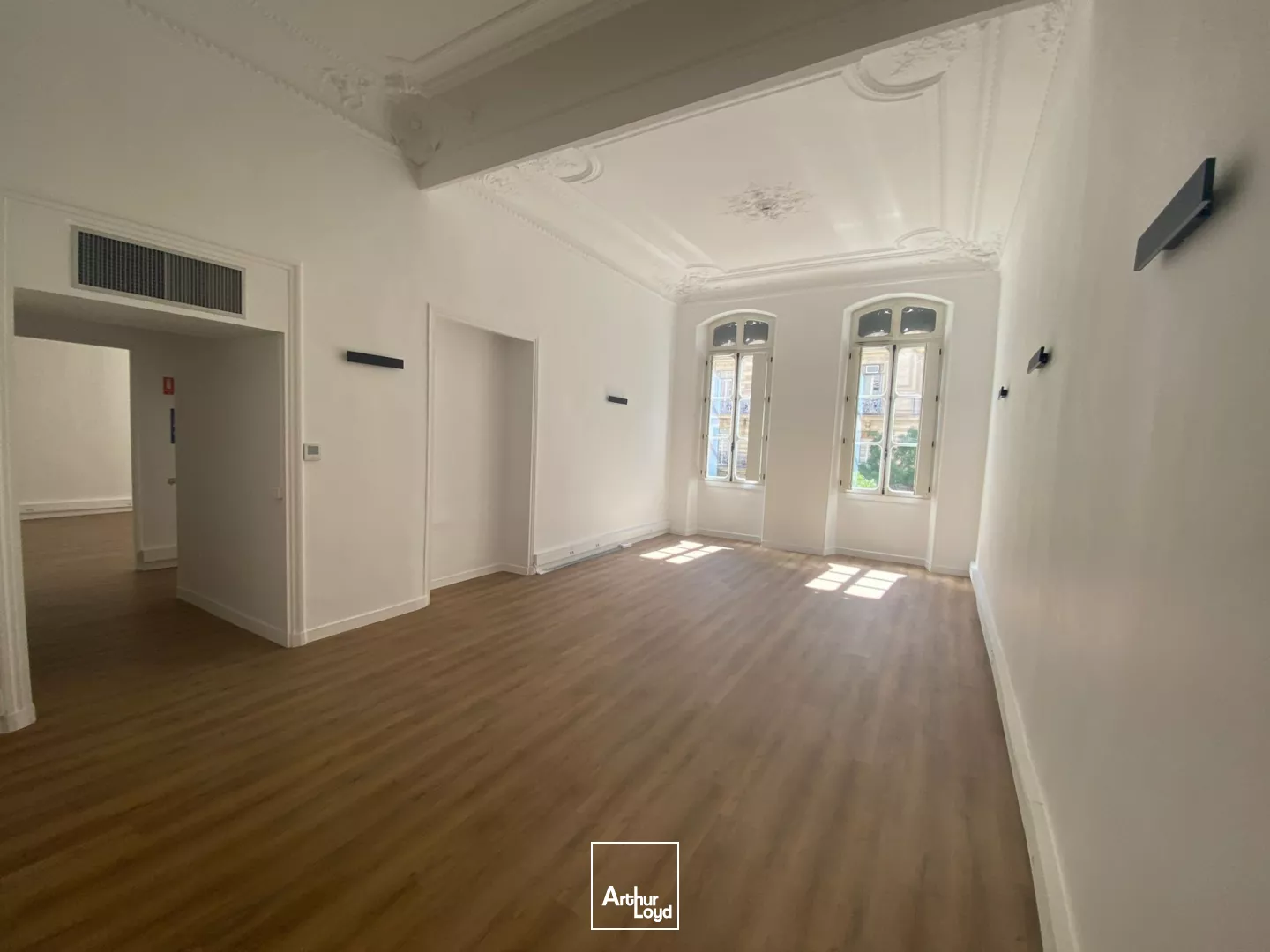 Bureaux rénovés à louer - Rue de la République - 13002 Marseille