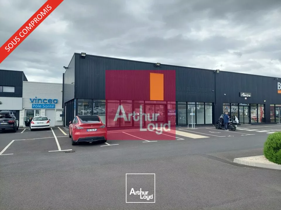 LOCAL COMMERCIAL 528 m² A LOUER LEMPDES AXE PASSANT