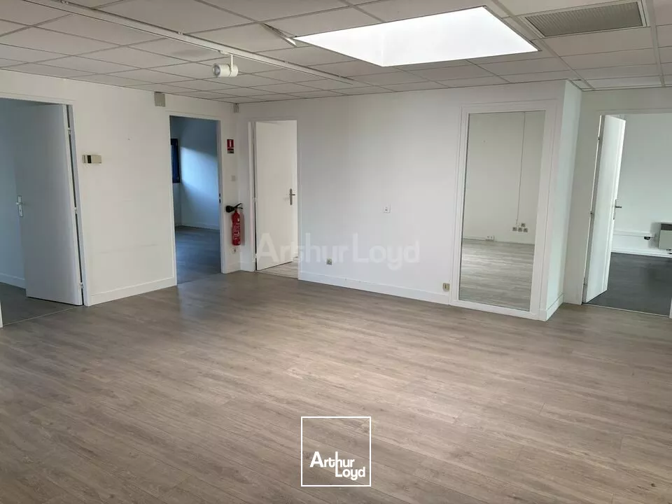 LOCAL COMMERCIAL à LOUER de 830 m²