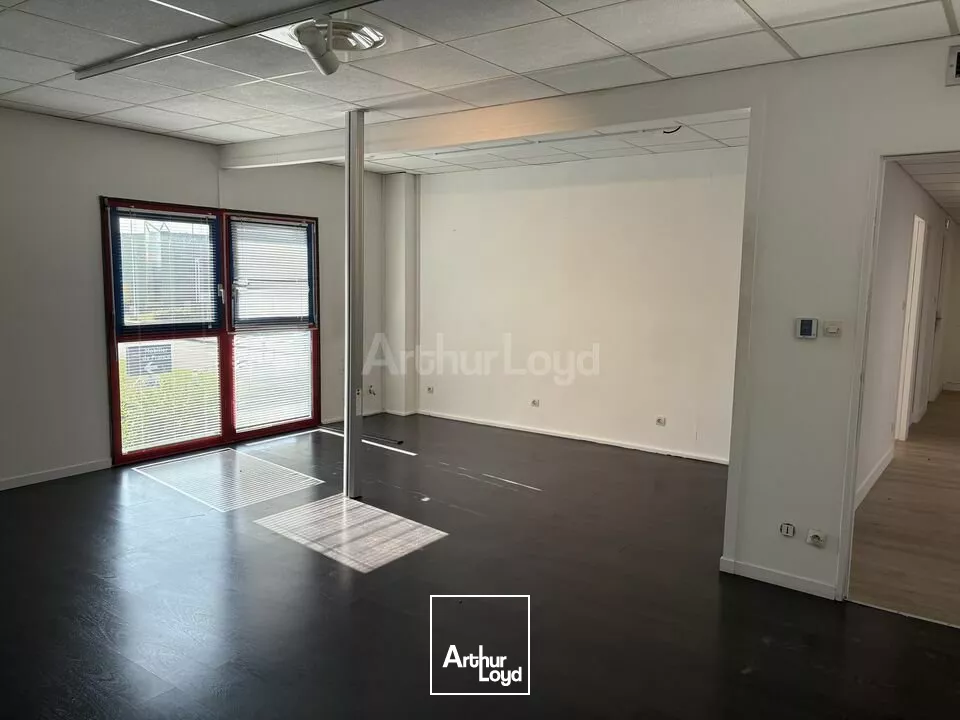 LOCAL COMMERCIAL à LOUER de 830 m²