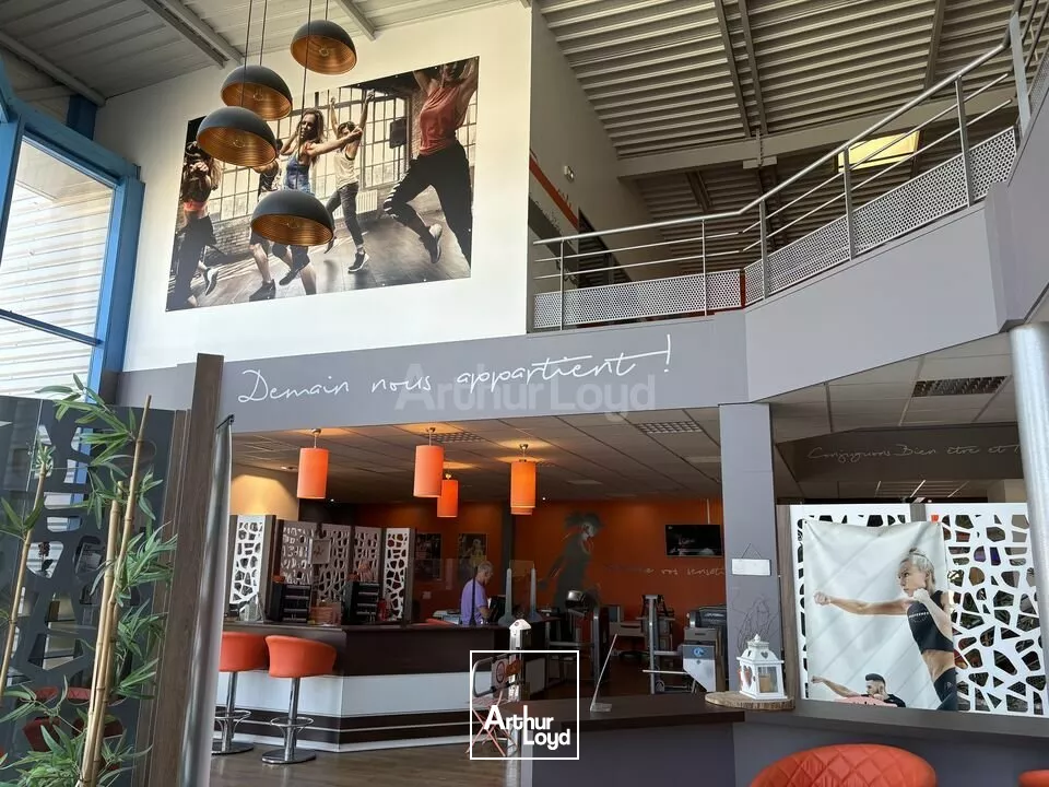 LOCAL COMMERCIAL à VENDRE de 2533 m²