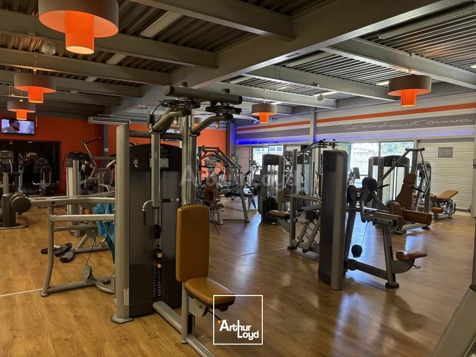 LOCAL COMMERCIAL à VENDRE de 2533 m²