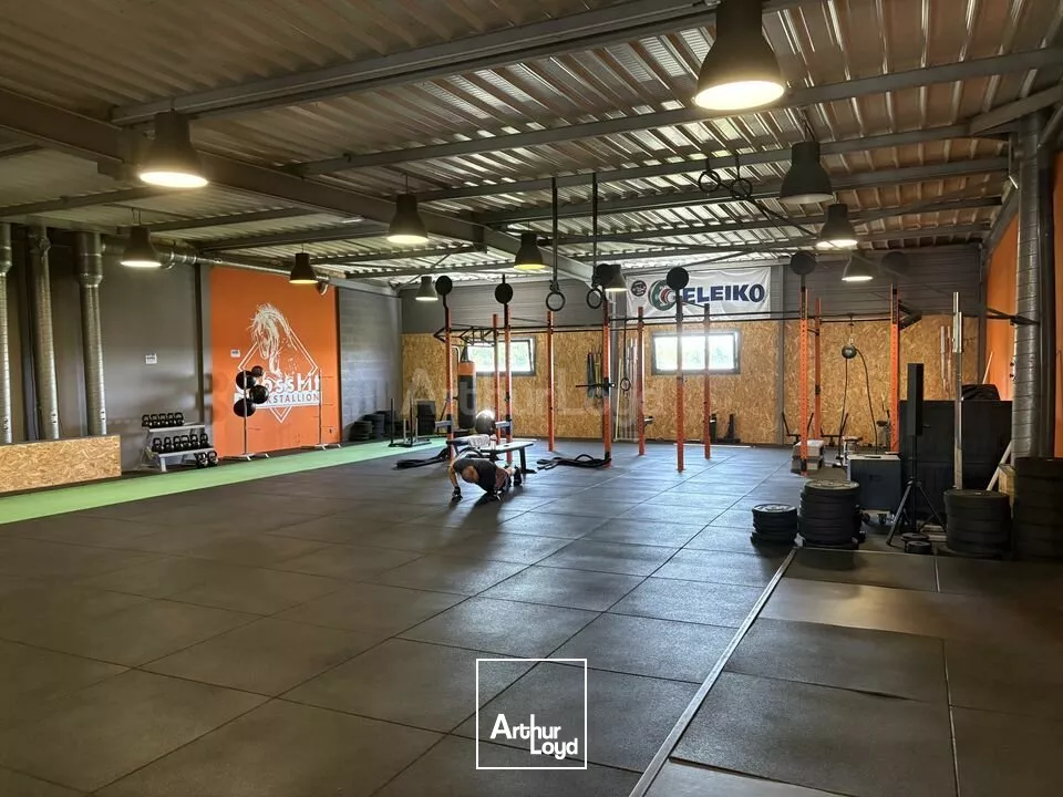 LOCAL COMMERCIAL à VENDRE de 2533 m²