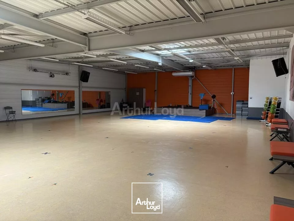 LOCAL COMMERCIAL à VENDRE de 2533 m²